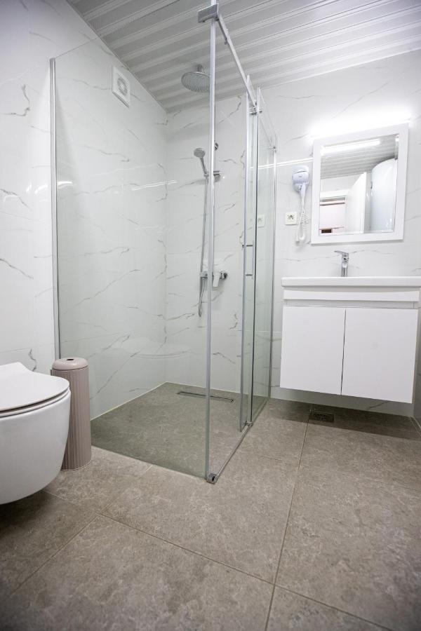 Queens Central Apartments Ohrid Buitenkant foto