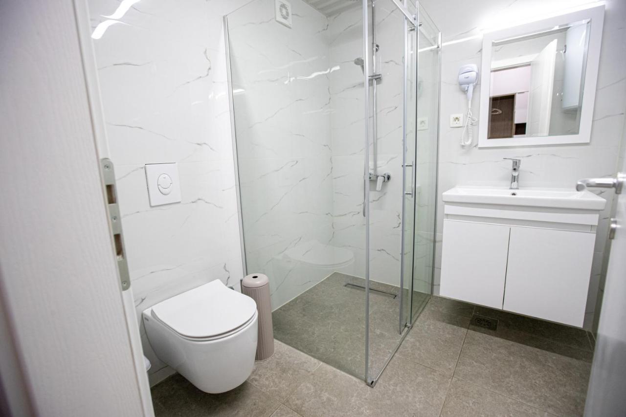 Queens Central Apartments Ohrid Buitenkant foto