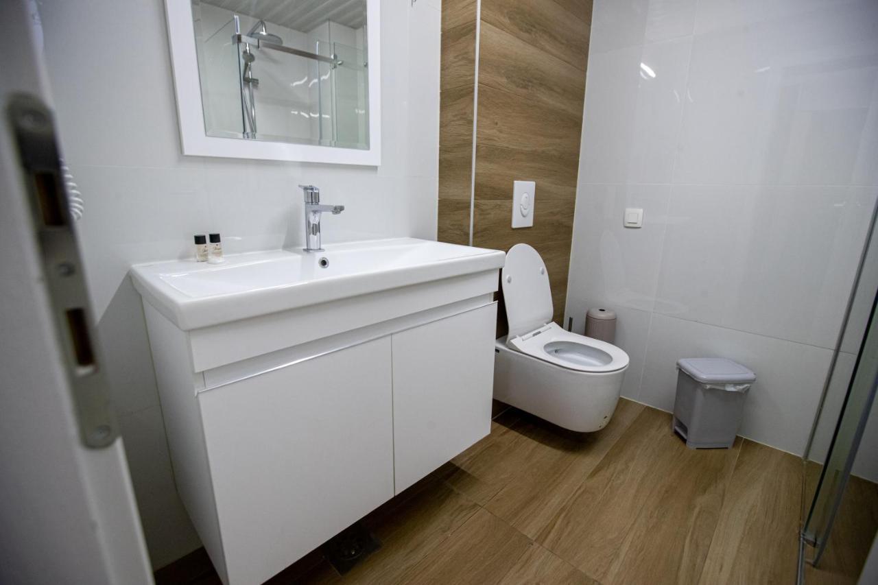 Queens Central Apartments Ohrid Buitenkant foto